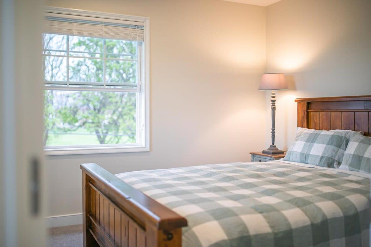 Parkside Heritage Retreat 3-Bedroom Terrace Charm ไครสต์เชิร์ช ภายนอก รูปภาพ