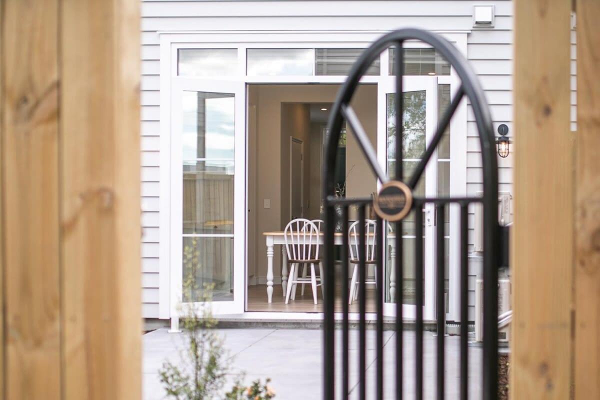 Parkside Heritage Retreat 3-Bedroom Terrace Charm ไครสต์เชิร์ช ภายนอก รูปภาพ