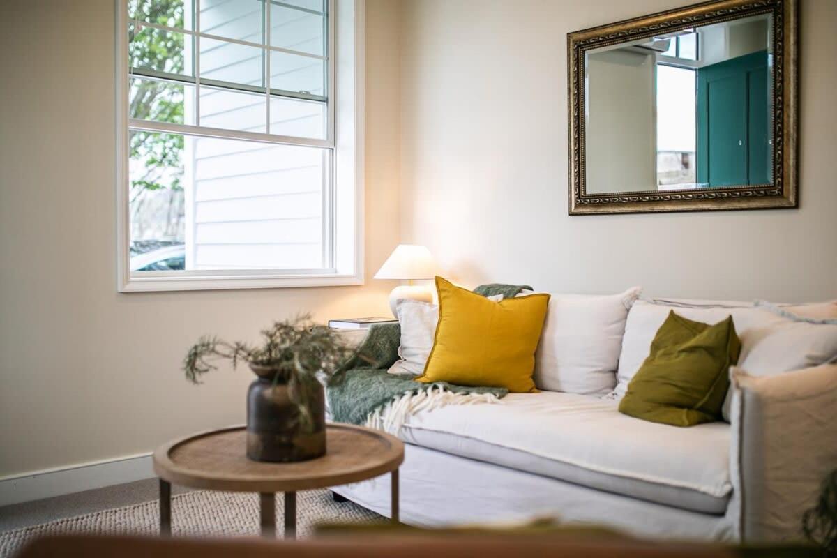 Parkside Heritage Retreat 3-Bedroom Terrace Charm ไครสต์เชิร์ช ภายนอก รูปภาพ